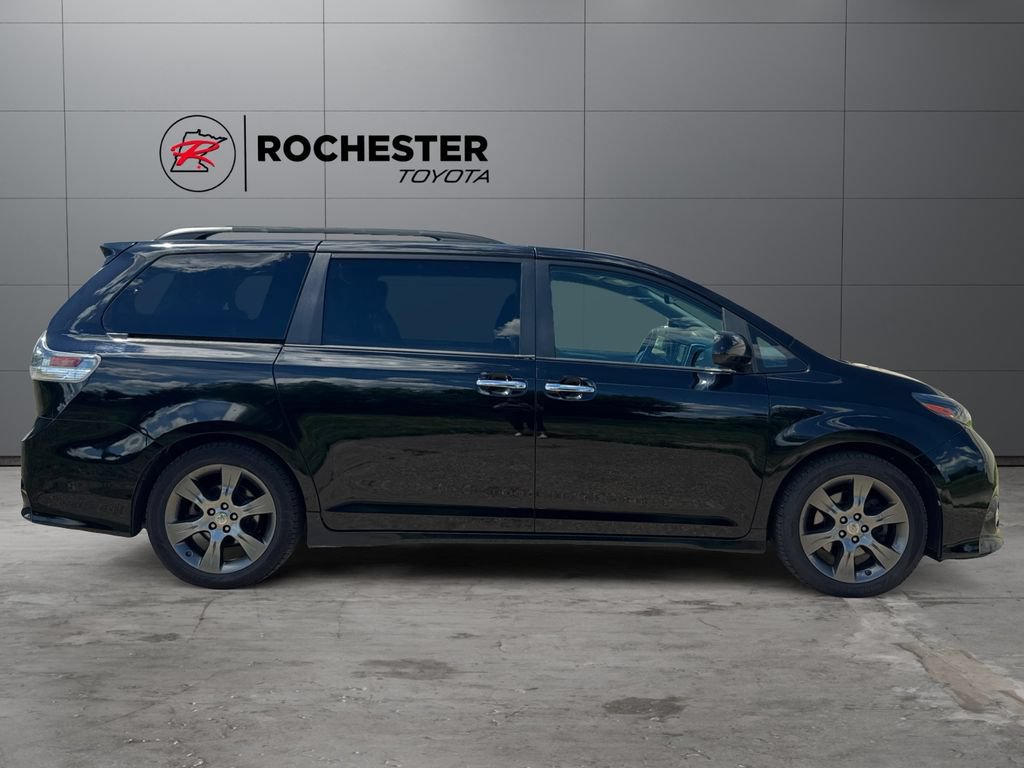 Used 2015 Toyota Sienna SE FWD image 6