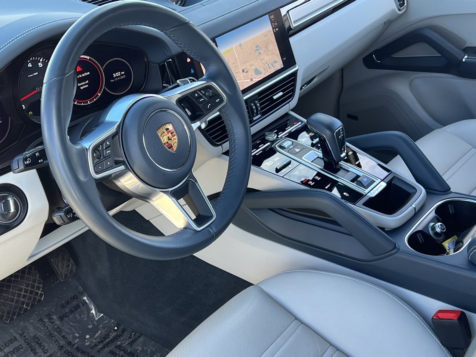 Certified 2022 Porsche Cayenne Platinum Edition image 4