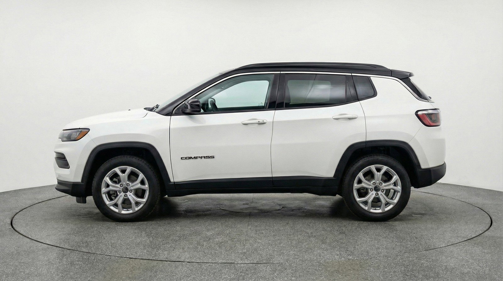 Used 2025 Jeep Compass Latitude image 5