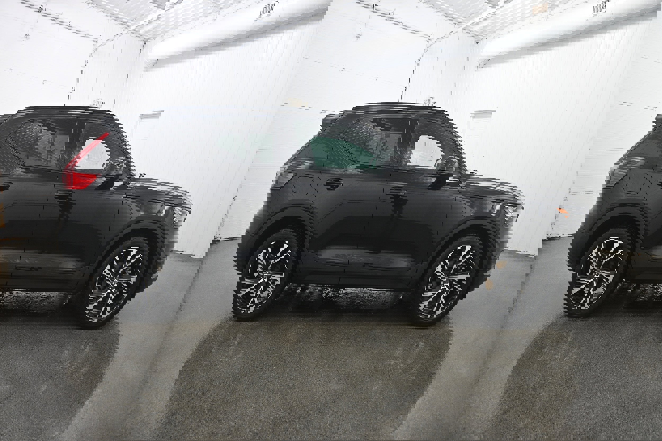 Used 2020 Volvo XC40 T5 R-Design image 35