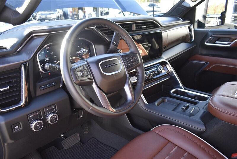 Used 2025 GMC Sierra 3500 Denali Ultimate image 17