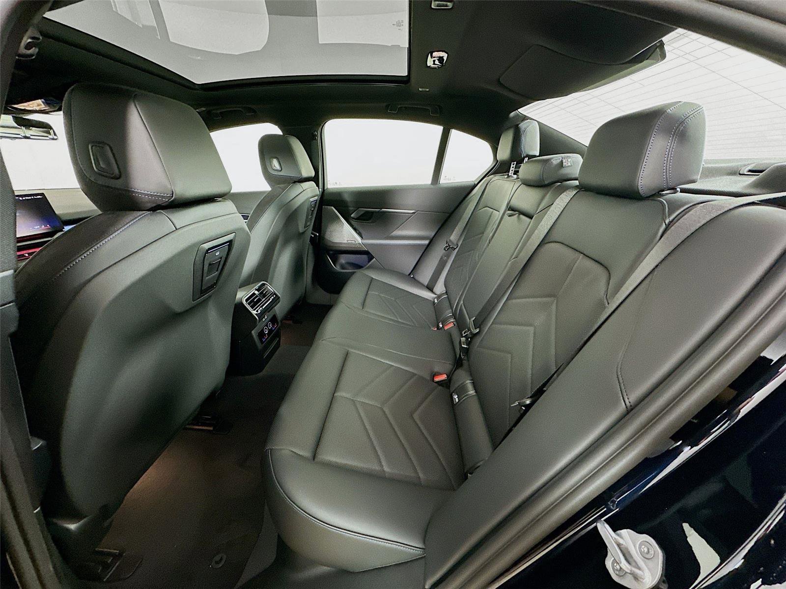 New 2026 BMW 550e xDrive image 26