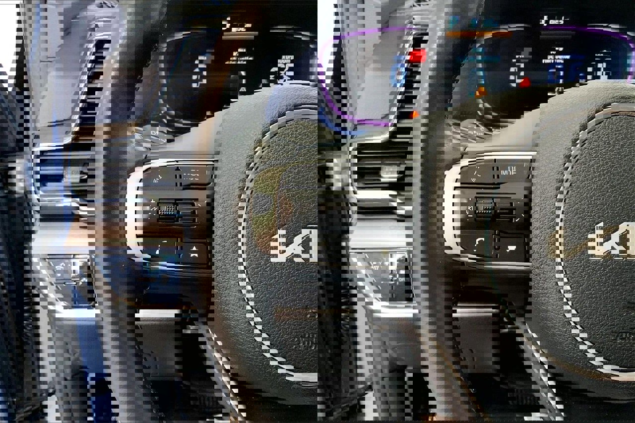 Used 2023 Kia Sportage EX image 21