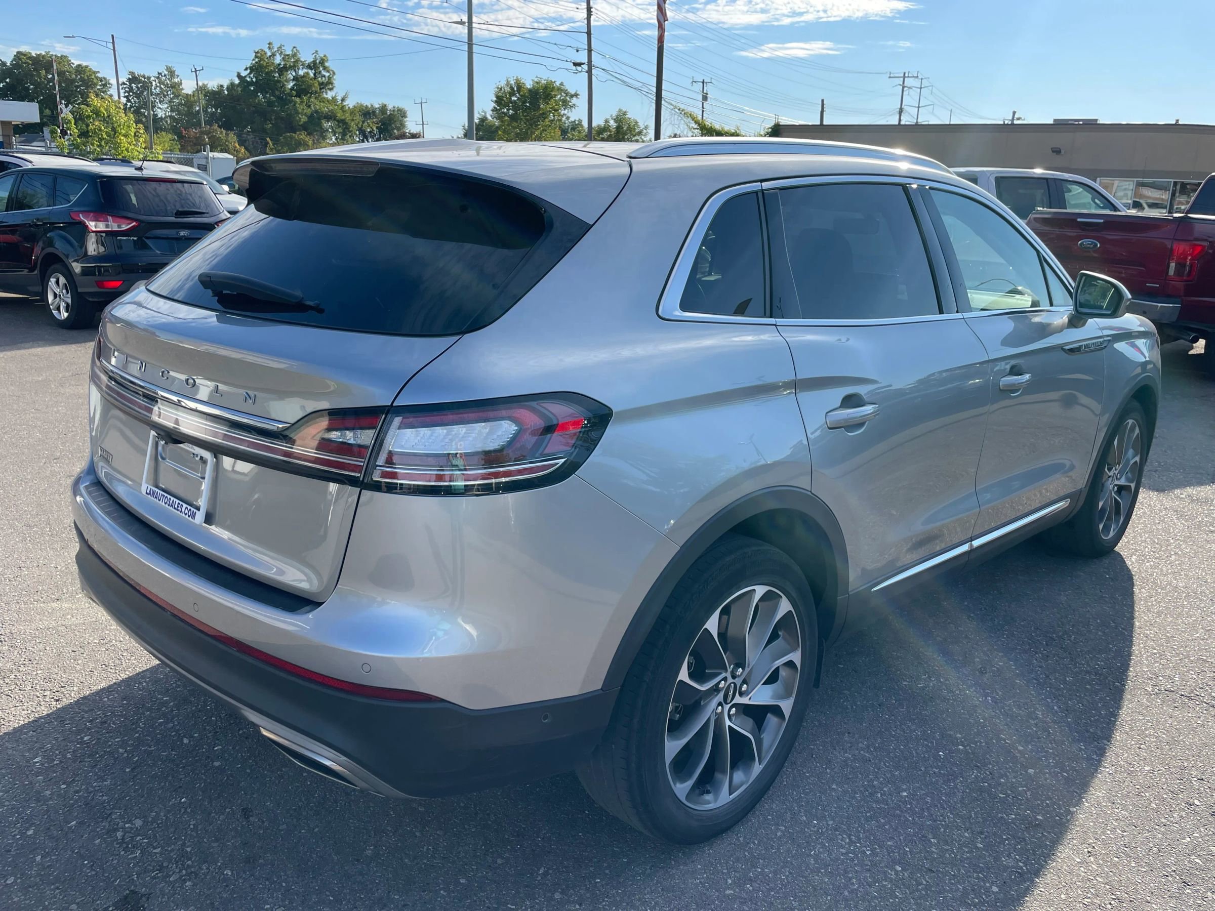 Used 2022 Lincoln Nautilus Reserve w/ Equipment Group 201A image 5