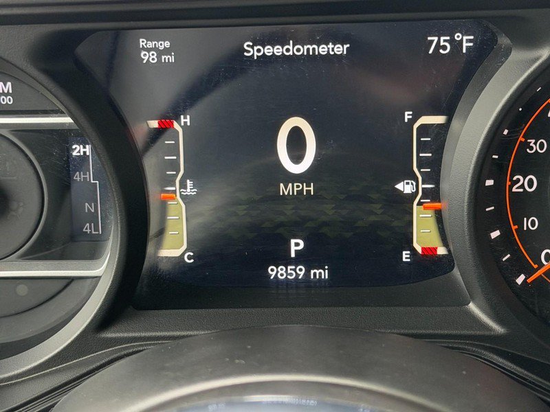 Used 2025 Jeep Wrangler Unlimited Sahara AWD/4WD image 31