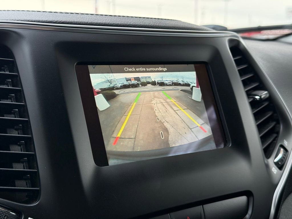 Used 2019 Jeep Cherokee Latitude Plus w/ Cold Weather Group image 20