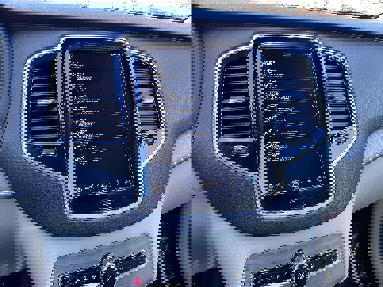 Used 2023 Volvo XC90 T8 Plus w/ Protection Package Premier image 38