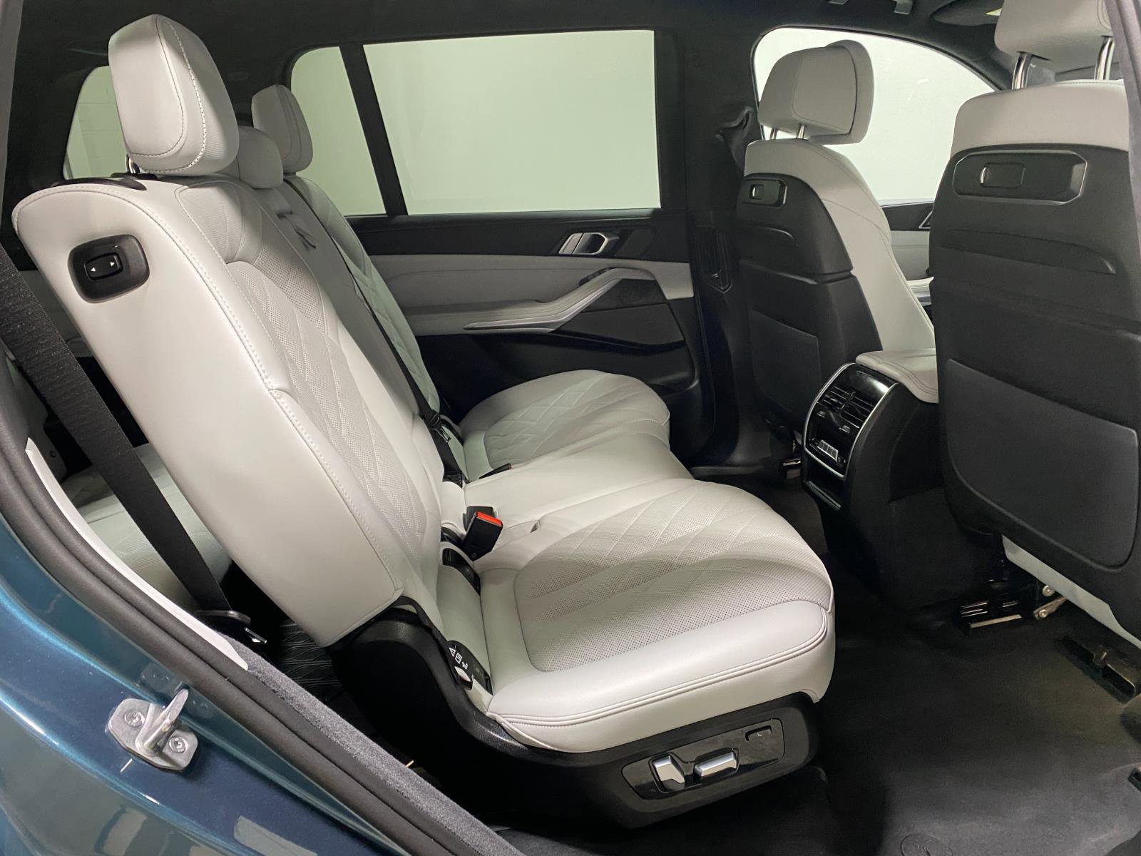 Certified 2025 BMW X7 xDrive40i w/ Premium Package image 21
