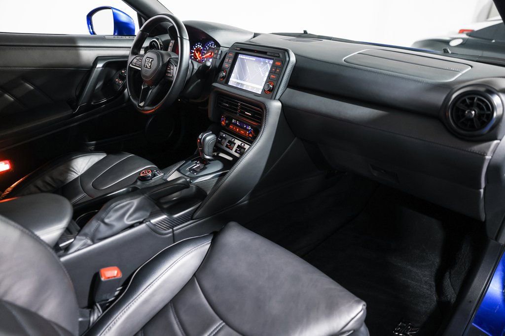 Used 2021 Nissan GT-R Premium image 21