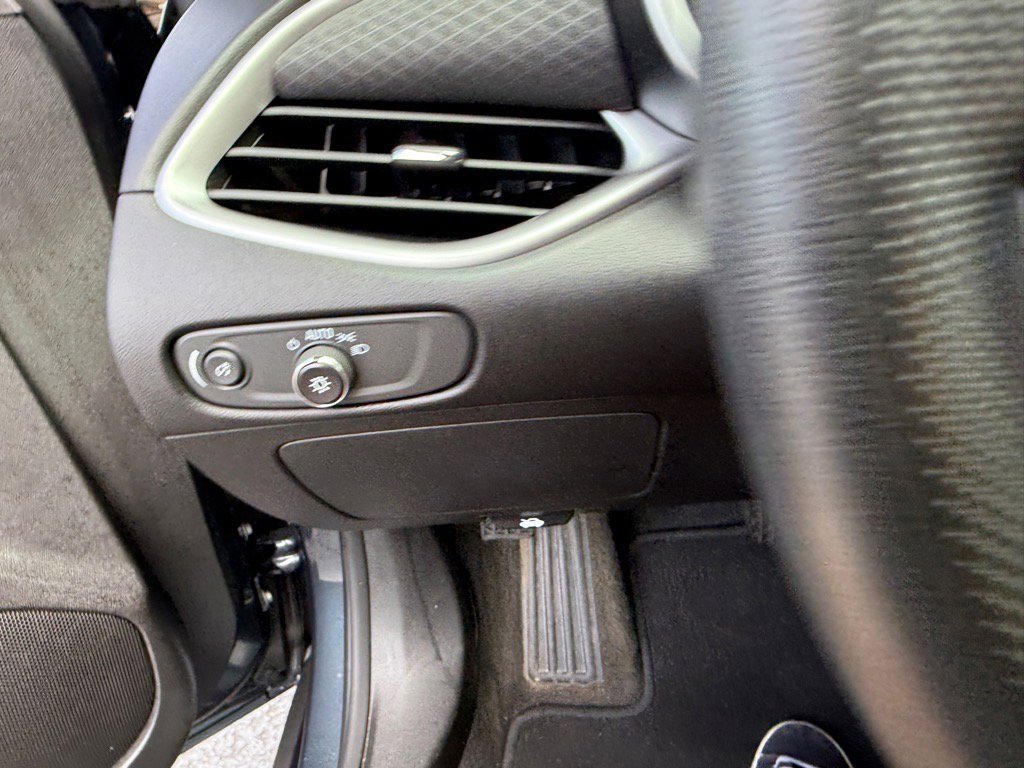Used 2021 Chevrolet Malibu LS FWD image 23