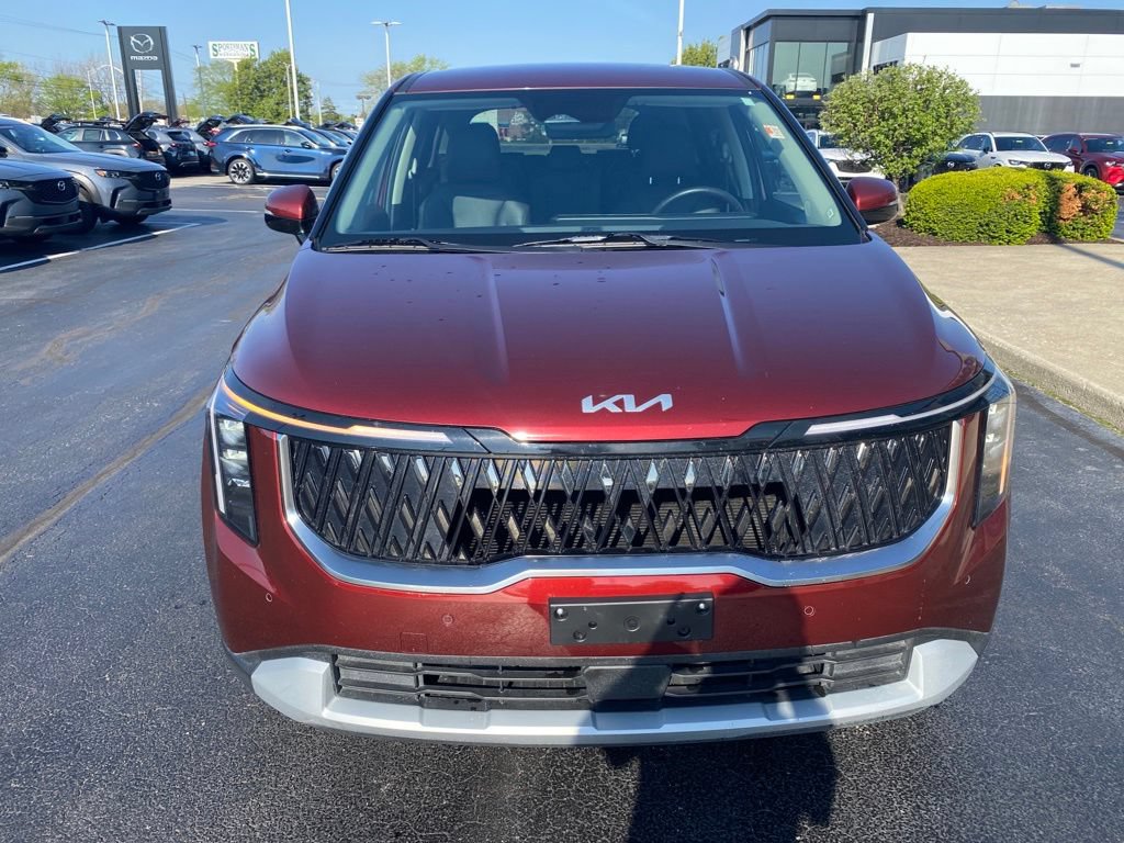 Used 2025 Kia Carnival FWD image 3