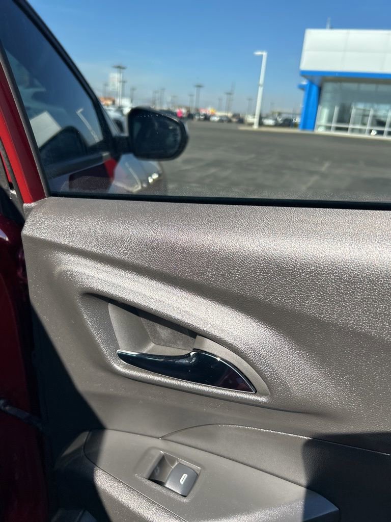 Used 2024 Chevrolet Trax RS w/ Sunroof Package image 38