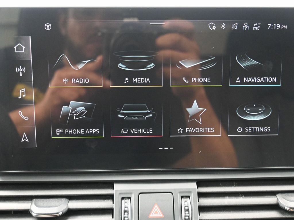 Used 2023 Audi Q5 e Premium w/ Convenience Package image 22