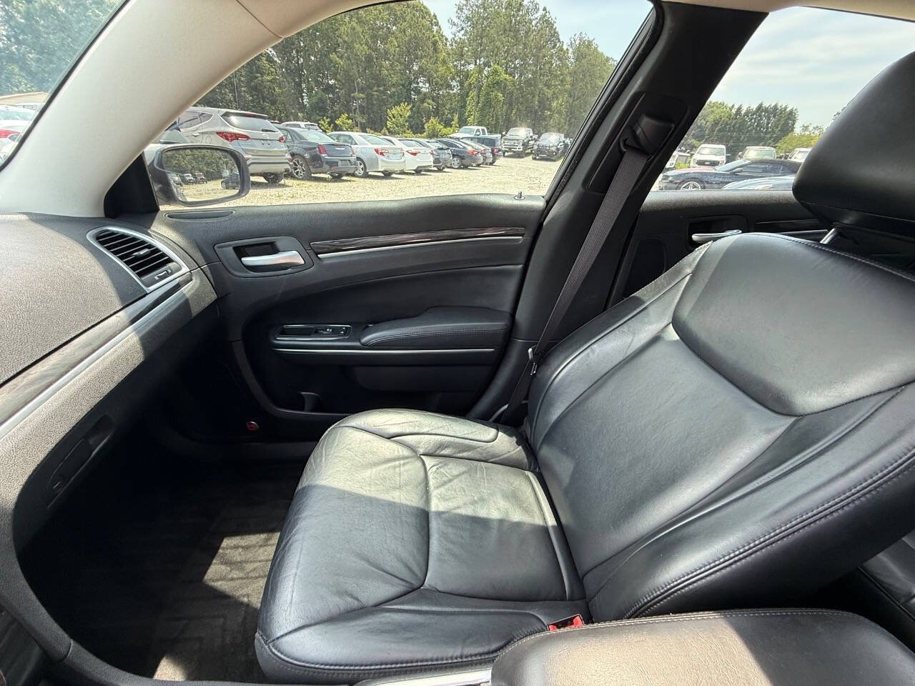 Used 2017 Chrysler 300 Limited w/ 300 Premium Group RWD image 19