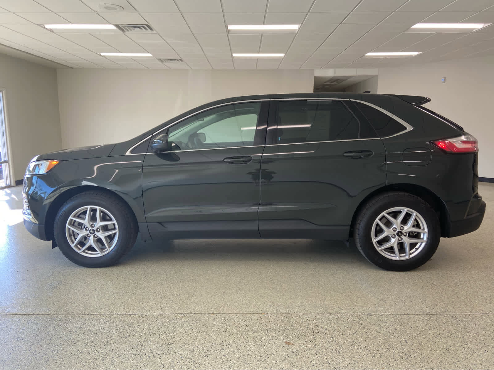 Used 2024 Ford Edge SEL image 12