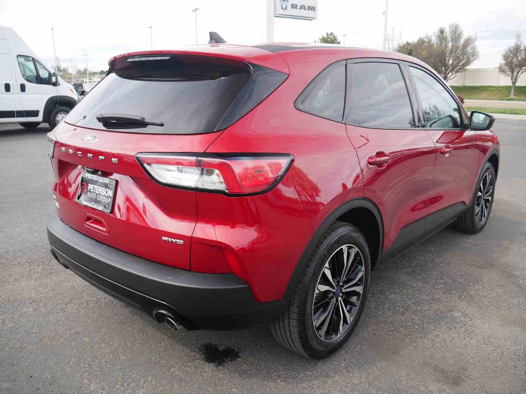 Used 2022 Ford Escape SE w/ SE Sport Appearance Package image 17