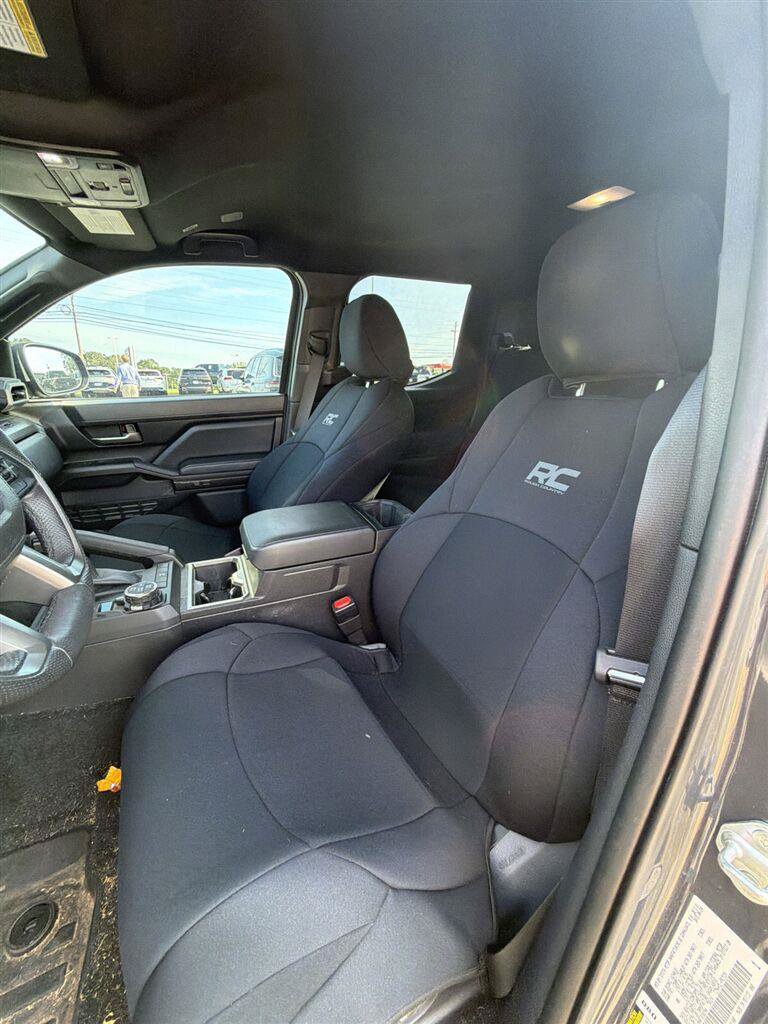 Used 2024 Toyota Tacoma TRD Off-Road w/ TRD Off Road Upgrade Package AWD/4WD image 10