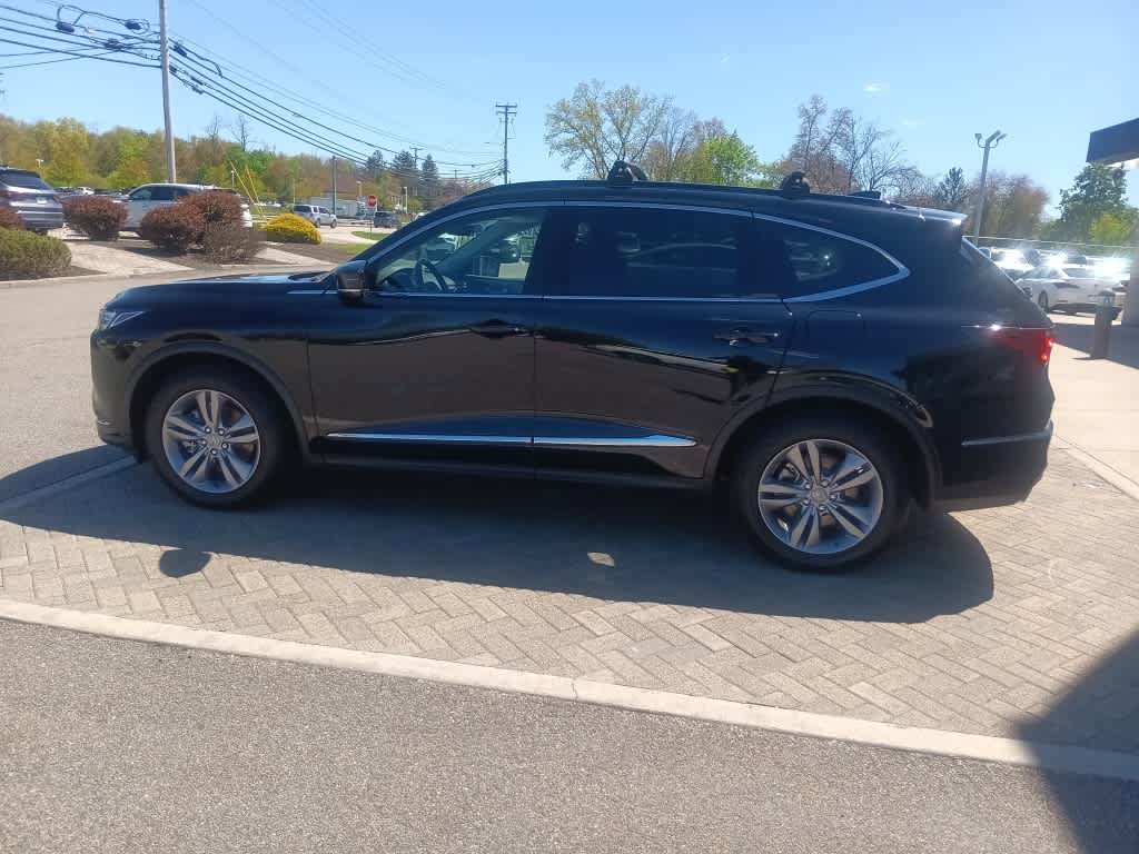 Used 2023 Acura MDX SH-AWD image 3