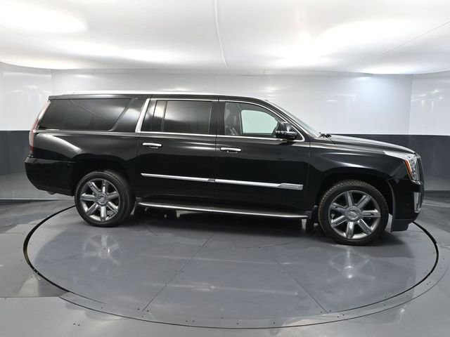 Used 2017 Cadillac Escalade ESV Luxury image 3