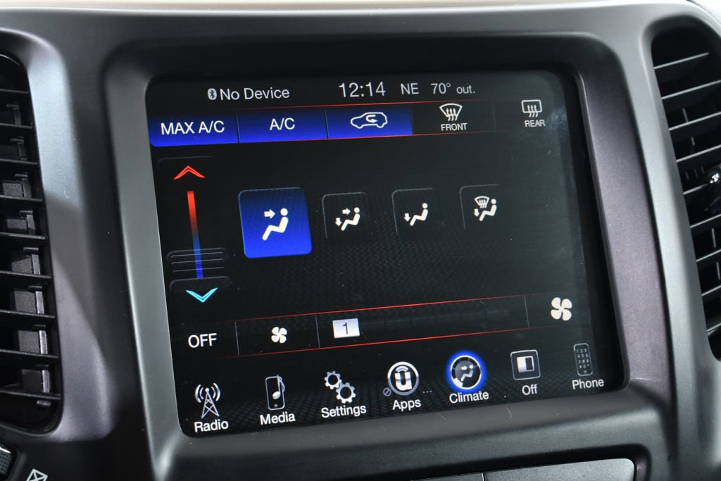 Used 2017 Jeep Cherokee Latitude AWD/4WD image 28