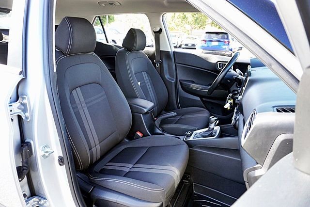 Used 2021 Hyundai Venue SEL FWD image 12