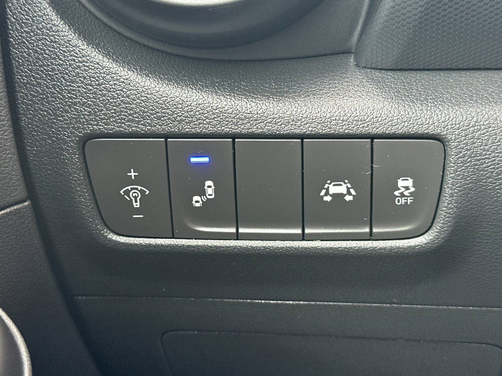 Used 2021 Hyundai Kona SEL Plus AWD/4WD image 30