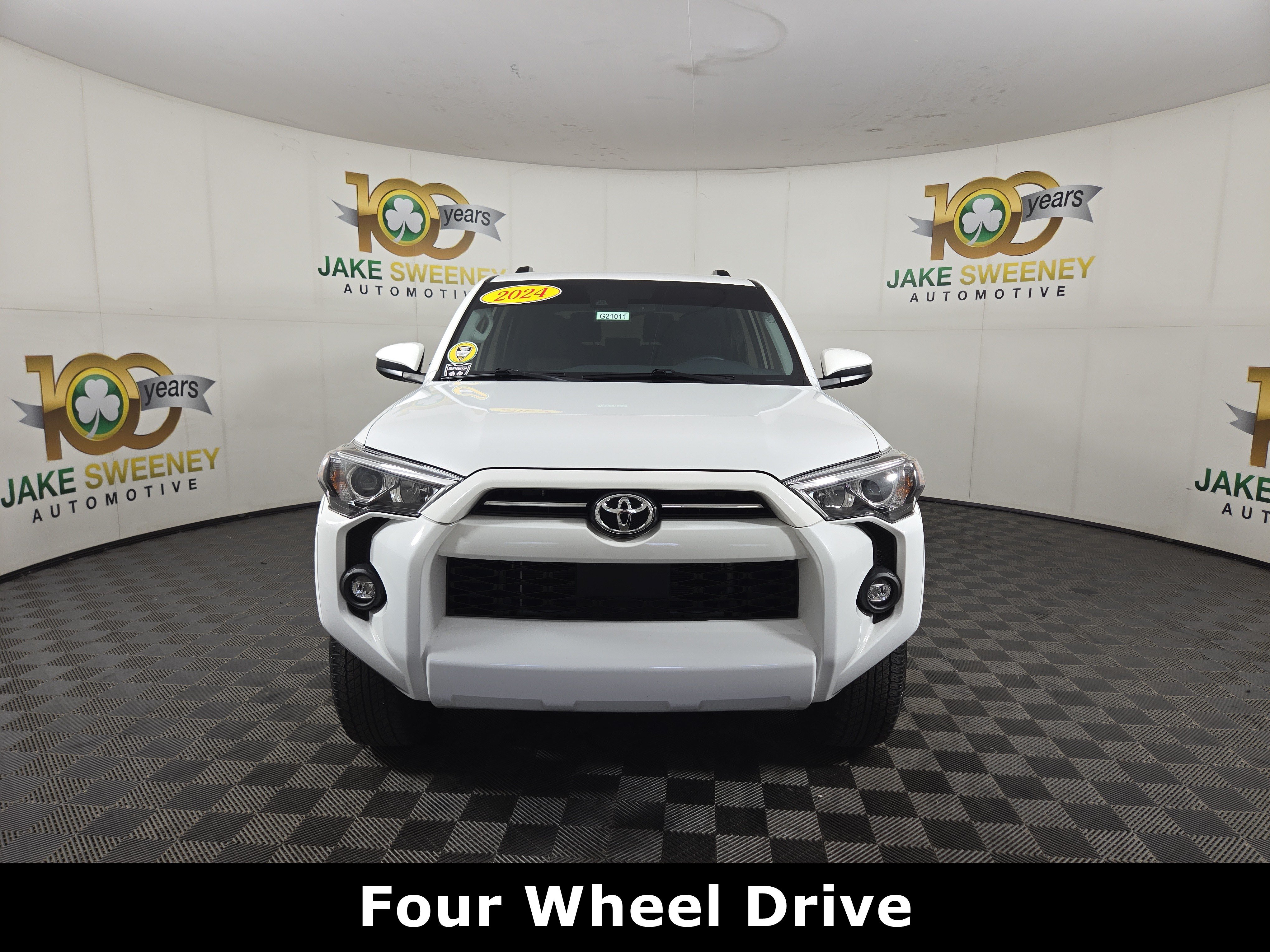 Used 2024 Toyota 4Runner SR5 AWD/4WD image 2