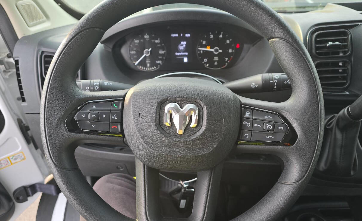 Used 2025 RAM ProMaster 2500 w/ Convenience Group image 12