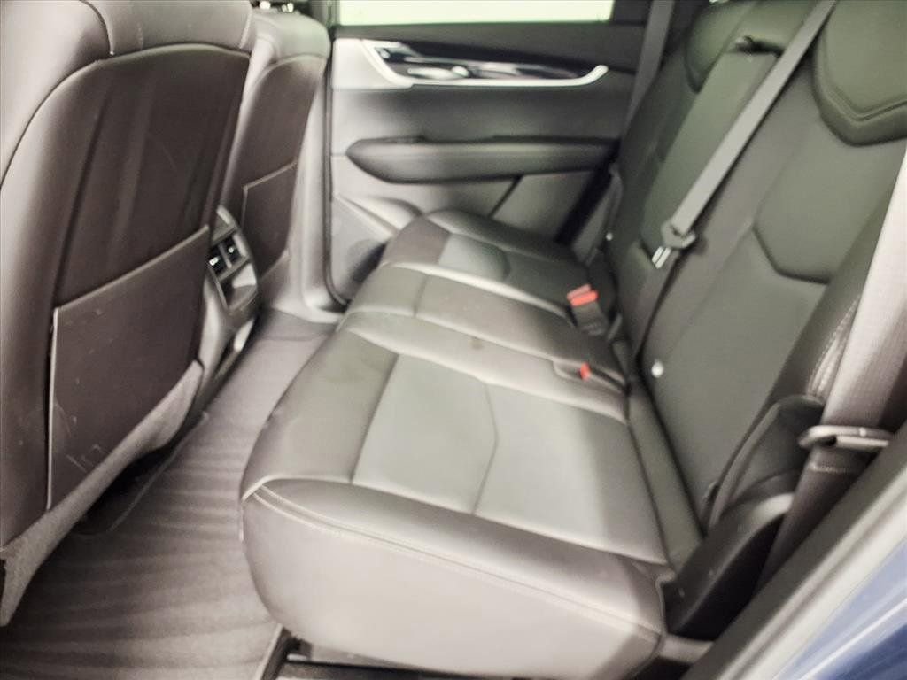 Certified 2025 Cadillac XT5 Premium Luxury FWD image 4