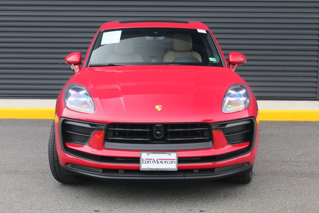 Certified 2025 Porsche Macan AWD/4WD image 11