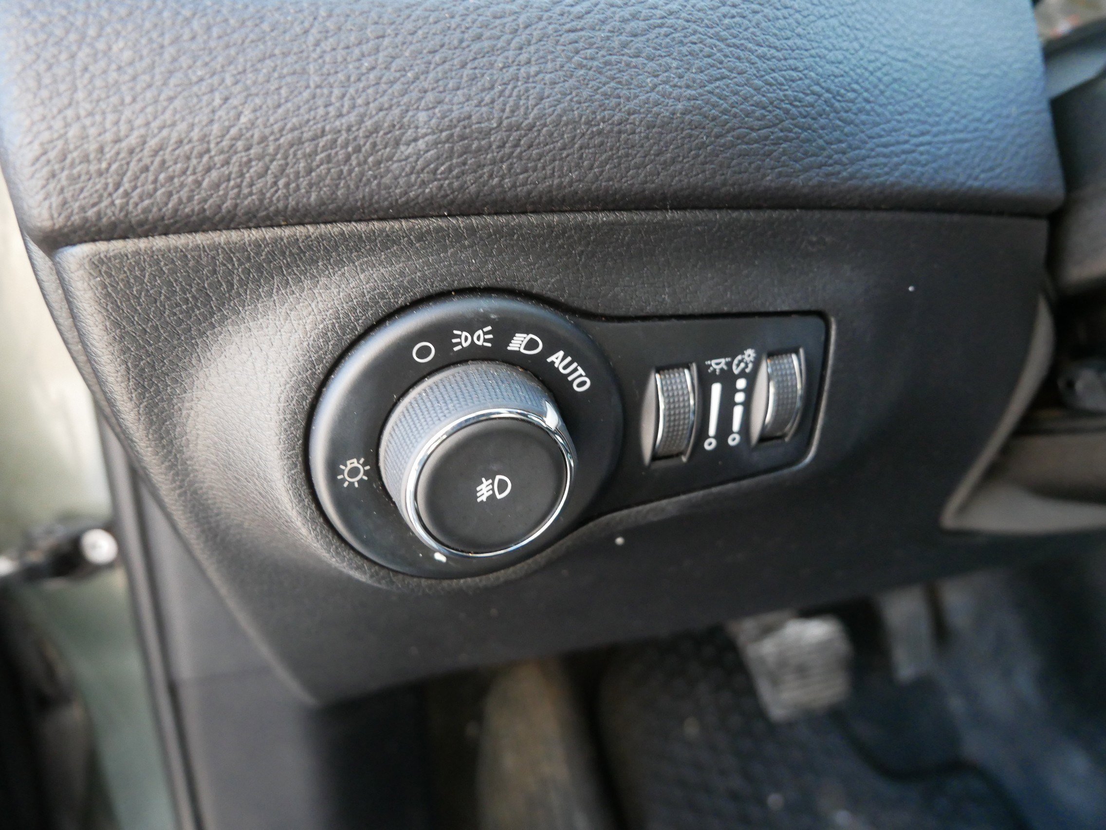 Used 2018 Jeep Compass Latitude w/ Popular Equipment Group image 23