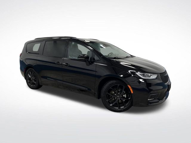 Used 2025 Chrysler Pacifica Limited image 41