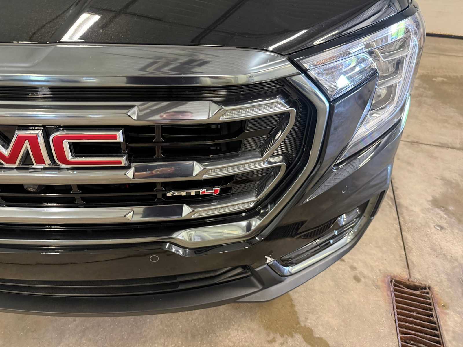 Used 2024 GMC Terrain AT4 w/ Tech Package AWD/4WD image 5