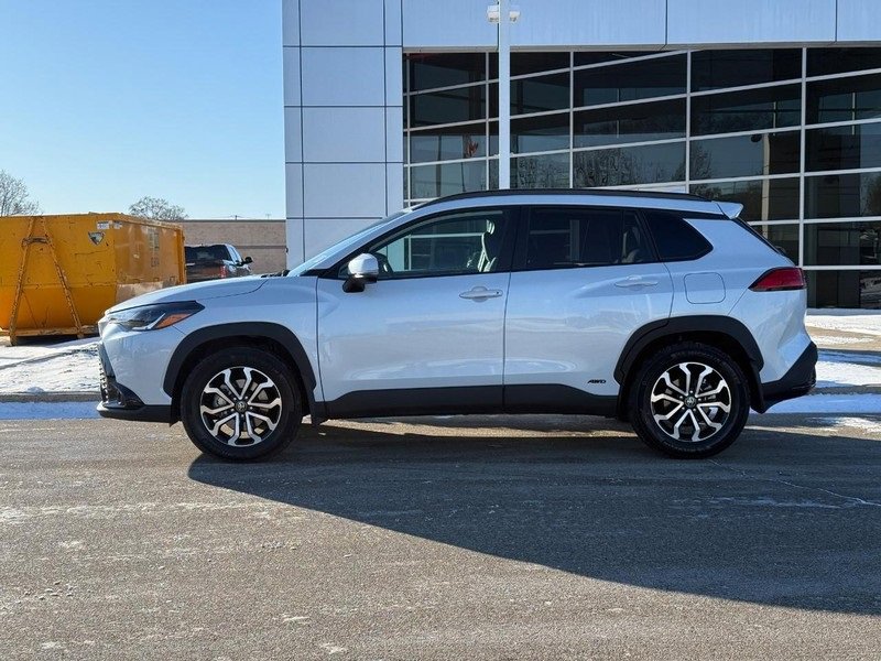 Used 2024 Toyota Corolla Cross SE w/ Moonroof Package image 6
