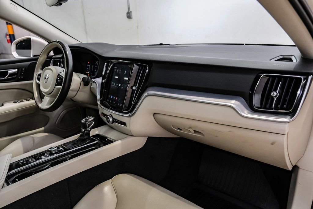 Used 2019 Volvo S60 T5 Momentum w/ Premium Package image 15