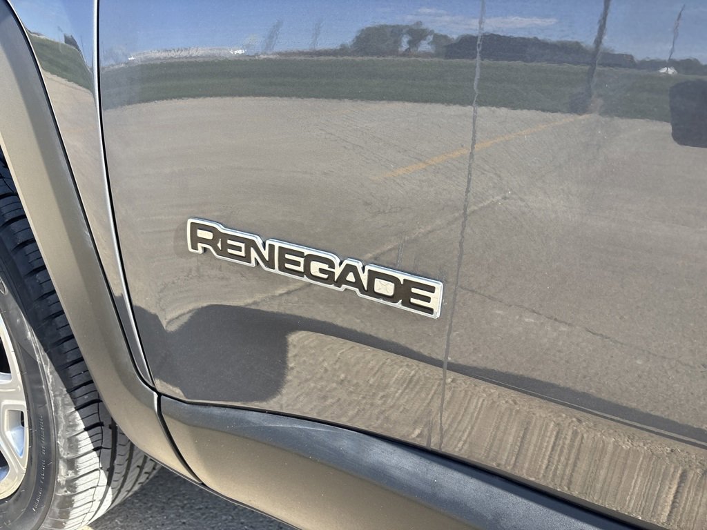 Used 2023 Jeep Renegade Limited image 11