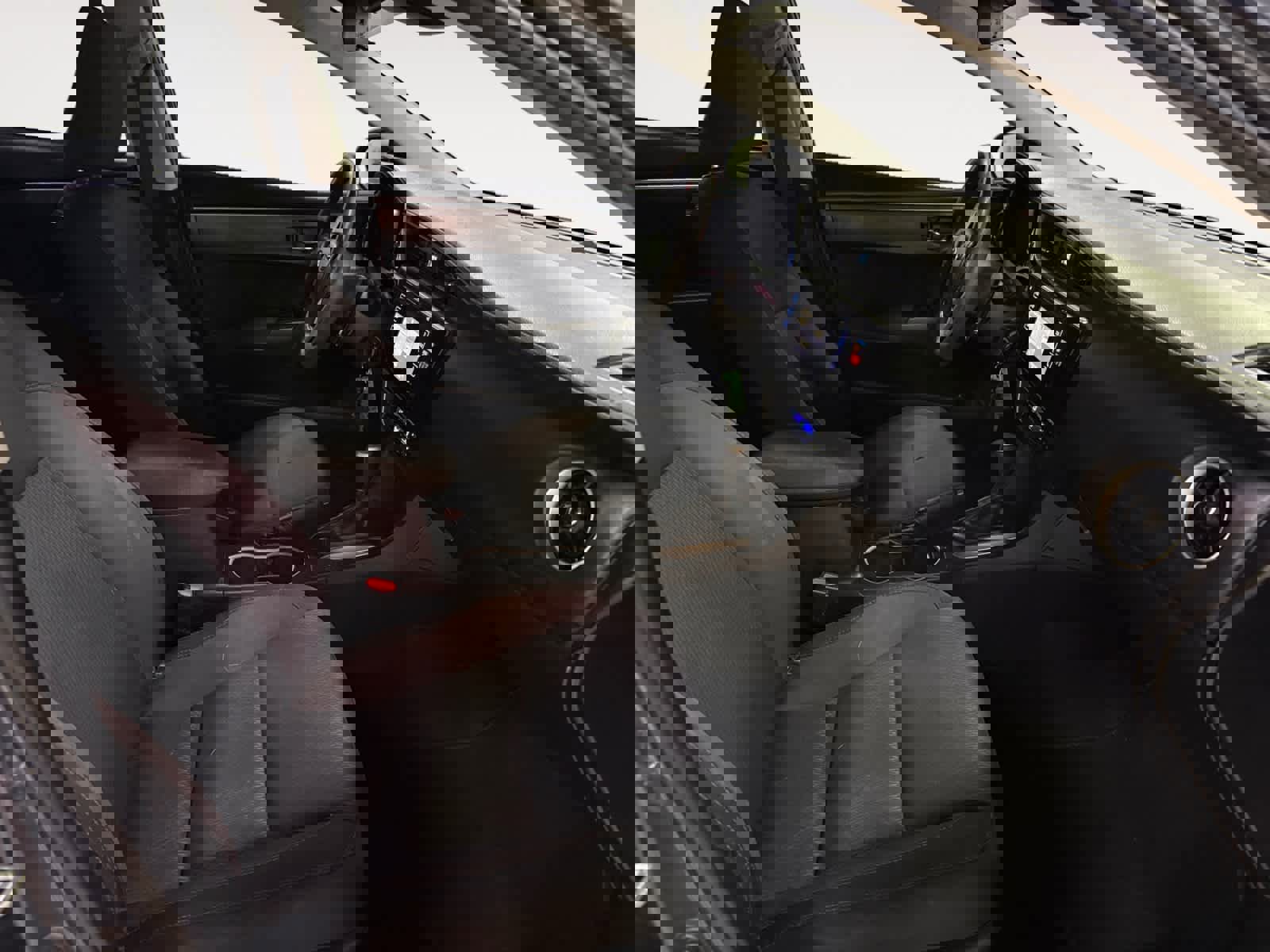 Used 2018 Toyota Corolla LE image 22