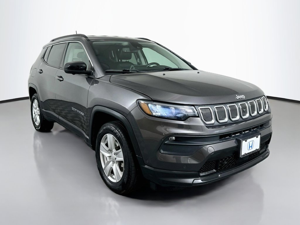 Used 2022 Jeep Compass Latitude w/ Convenience Group AWD/4WD image 3