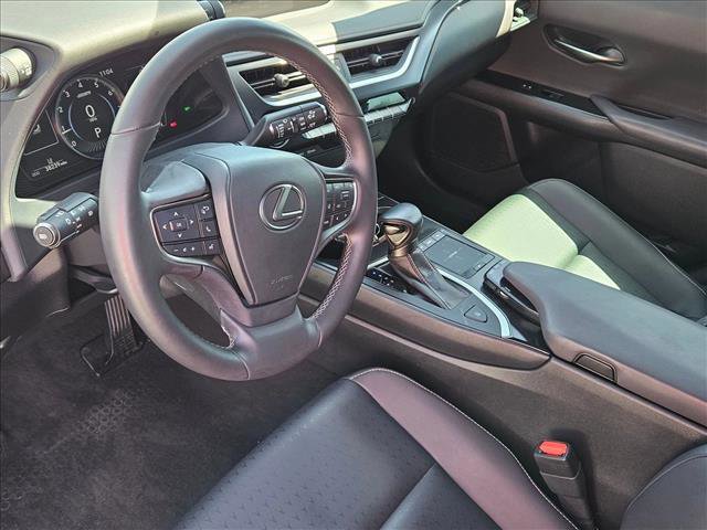 Used 2022 Lexus UX 200 image 10