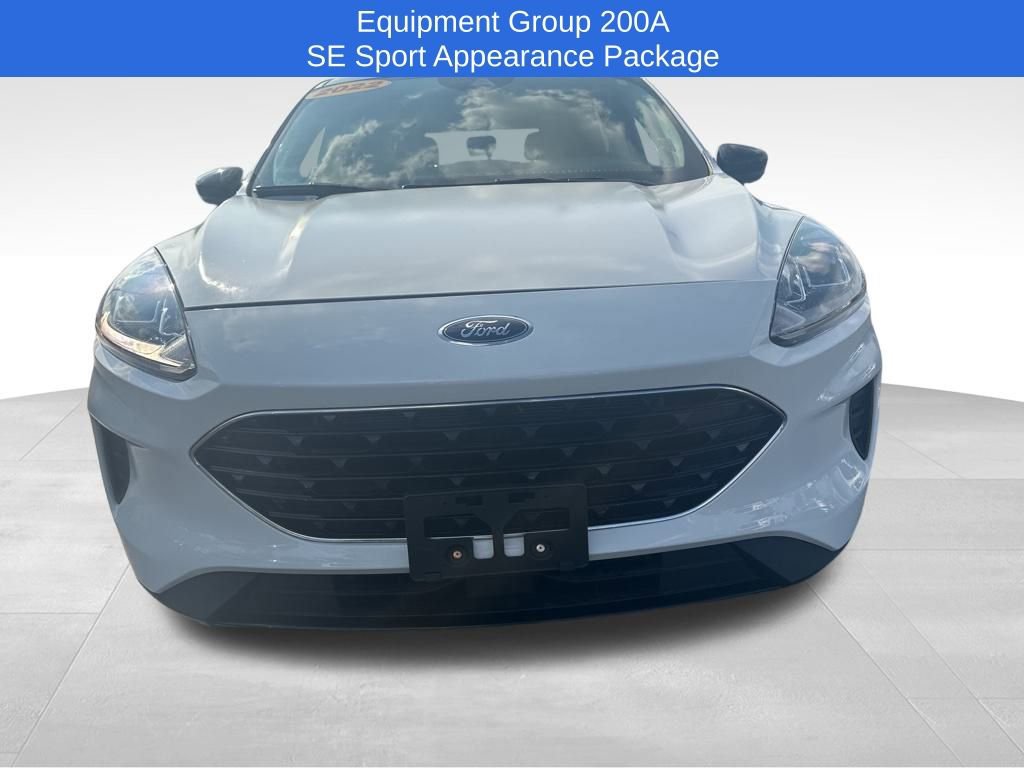 Used 2022 Ford Escape SE w/ SE Sport Appearance Package image 2