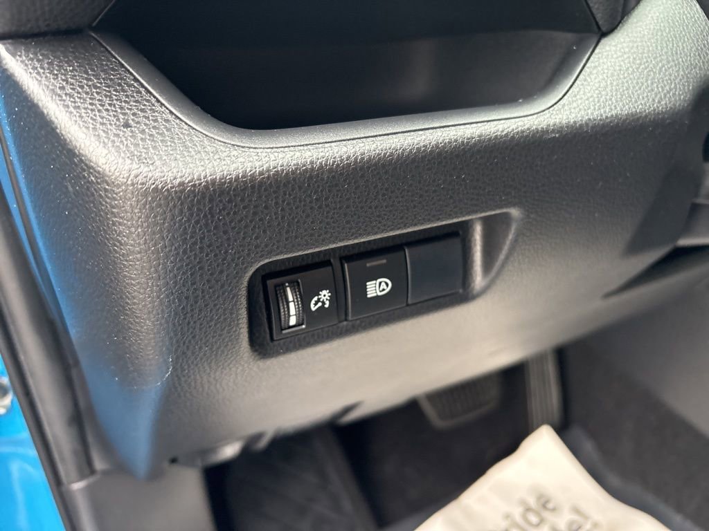 Used 2020 Toyota RAV4 LE image 20