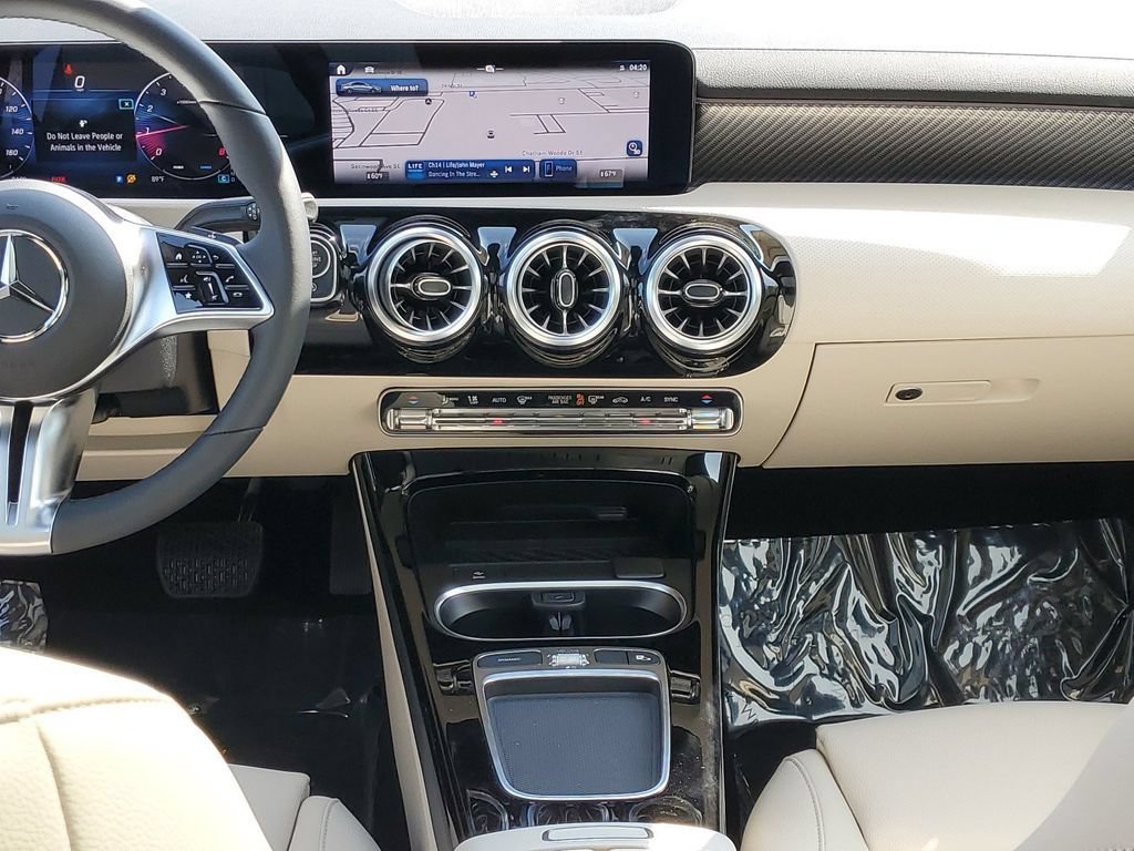 New 2025 Mercedes-Benz CLA 250 4MATIC image 12