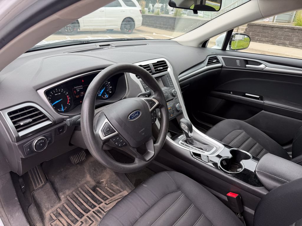 Used 2015 Ford Fusion SE FWD image 9