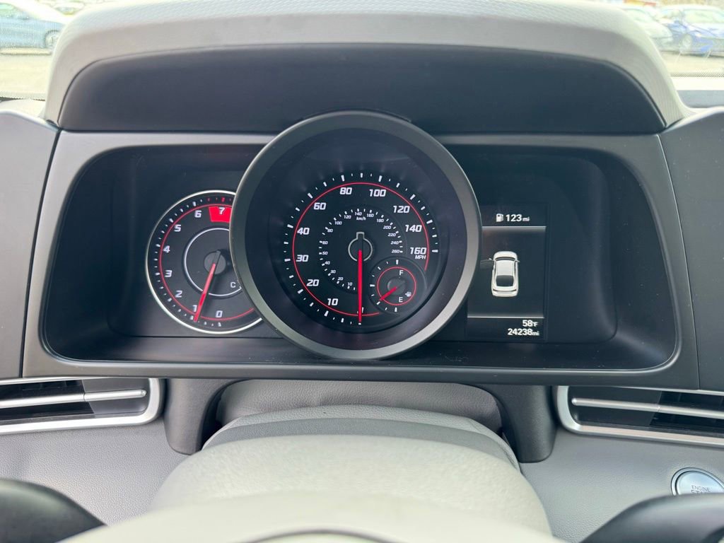 Used 2023 Hyundai Elantra SEL image 25