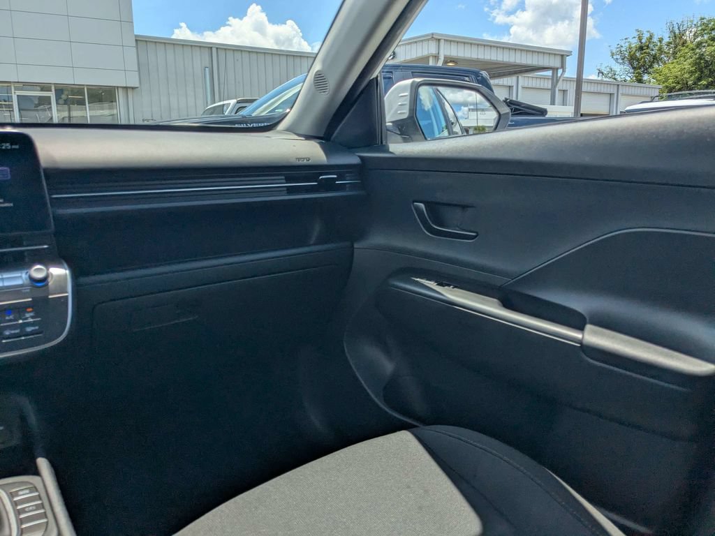 Used 2025 Hyundai Kona SEL AWD/4WD image 15