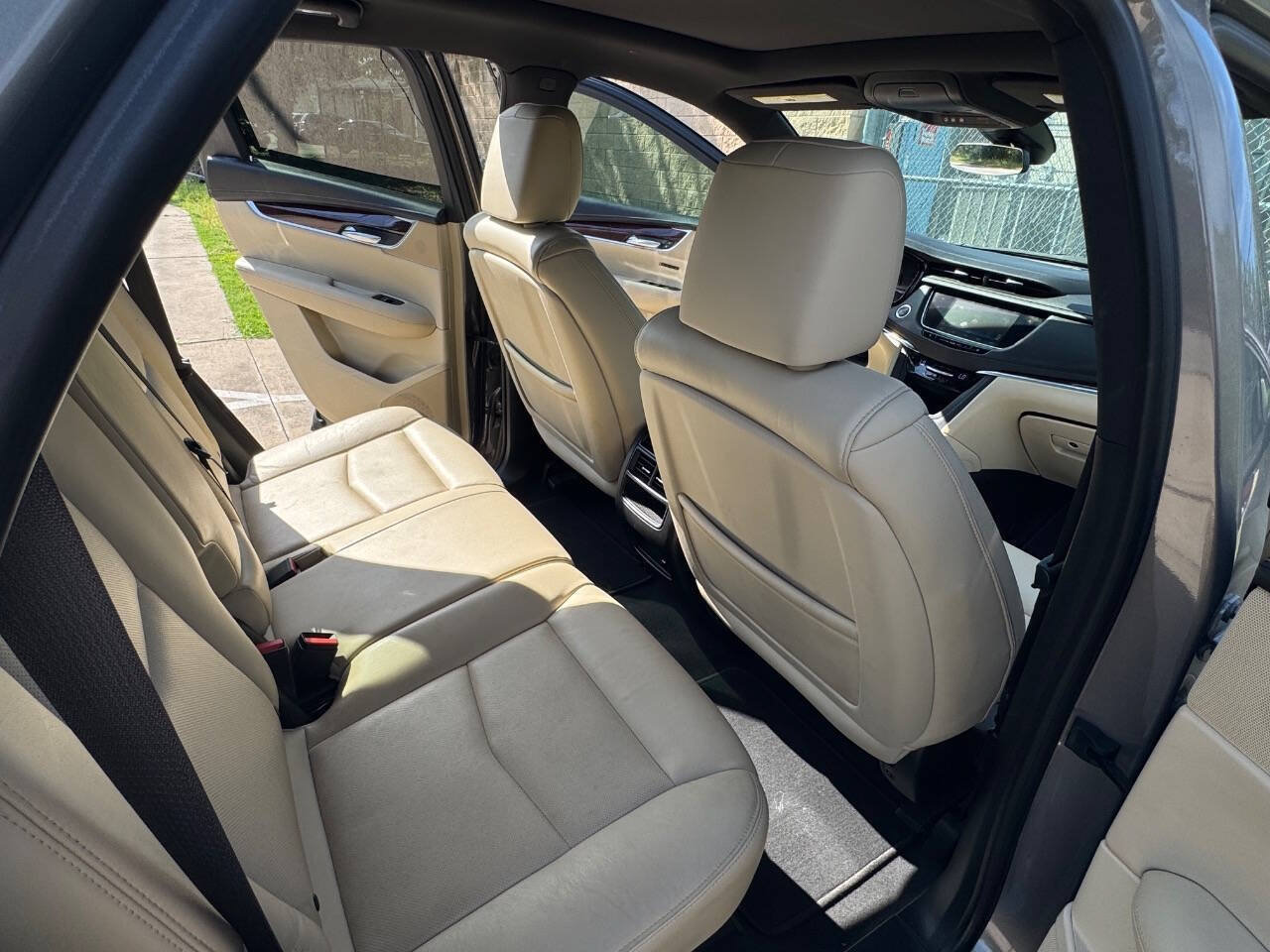 Used 2017 Cadillac XT5 Luxury w/ Driver Awareness Package FWD image 23