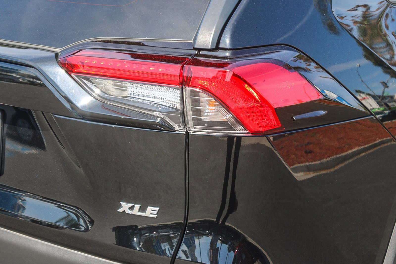 Used 2022 Toyota RAV4 XLE w/ Convenience Package image 10