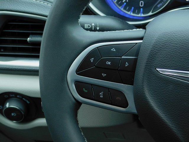 Used 2024 Chrysler Pacifica Limited image 9