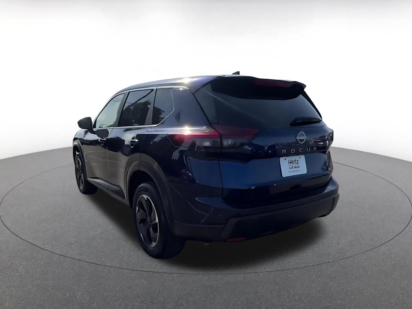Used 2025 Nissan Rogue SV image 11
