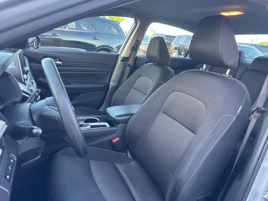 Used 2024 Nissan Altima 2.5 SV FWD image 11